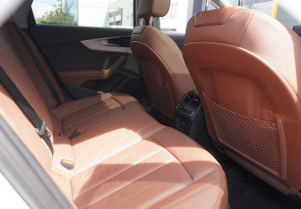 Подержанный автомобиль Audi A4 Sedan 2022 года (10 фото)