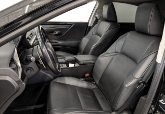 Подержанный автомобиль Lexus ES 2021 года (20 фото)
