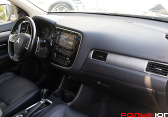 Подержанный автомобиль Mitsubishi Outlander 2013 года (7 фото)