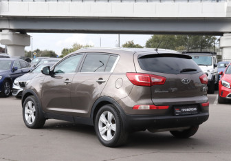 Подержанный автомобиль Kia Sportage 2010 года (7 фото)