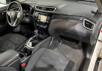 Подержанный автомобиль Nissan X-Trail 2016 года (11 фото)
