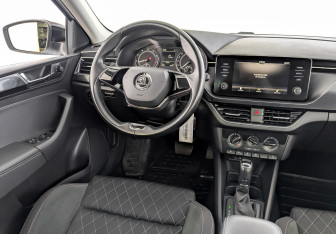 Подержанный автомобиль Skoda Rapid Liftback 2020 года (25 фото)