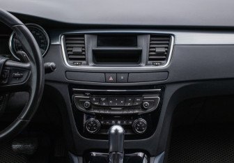 Подержанный автомобиль Peugeot 508 Sedan 2012 года (14 фото)