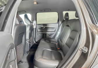 Подержанный автомобиль Volvo XC70 2016 года (10 фото)