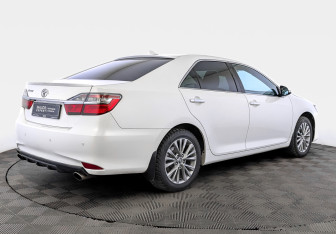 Подержанный автомобиль Toyota Camry Sedan 2017 года (5 фото)