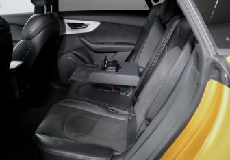 Подержанный автомобиль Audi Q8 2019 года (10 фото)