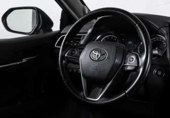 Подержанный автомобиль Toyota Camry Sedan 2019 года (17 фото)