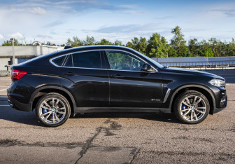 Подержанный автомобиль BMW X6 2015 года (4 фото)