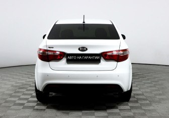 Подержанный автомобиль Kia Rio Sedan 2013 года (6 фото)