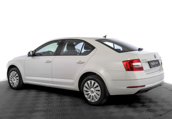 Подержанный автомобиль Skoda Octavia Liftback 2020 года (7 фото)