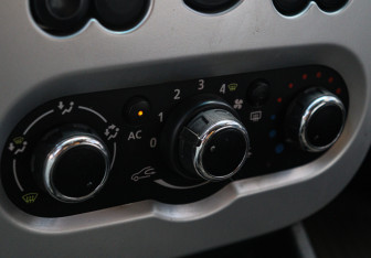 Подержанный автомобиль Renault Sandero 2012 года (13 фото)