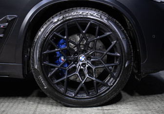 Подержанный автомобиль BMW X5 M 2021 года (34 фото)