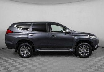 Подержанный автомобиль Mitsubishi Pajero Sport 2019 года (4 фото)
