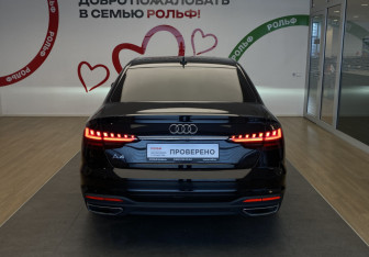 Подержанный автомобиль Audi A4 Sedan 2020 года (5 фото)
