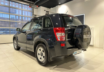 Подержанный автомобиль Suzuki Grand Vitara 2009 года (7 фото)