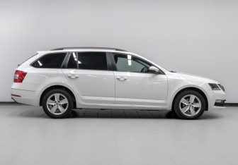 Подержанный автомобиль Skoda Octavia Wagon 2017 года (4 фото)