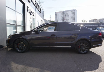 Подержанный автомобиль Volkswagen Passat Sedan 2011 года (8 фото)