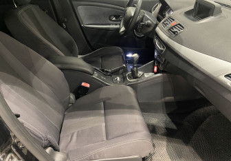 Подержанный автомобиль Renault Megane Wagon 2010 года (9 фото)