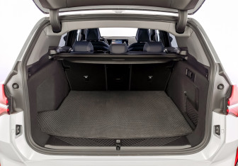 Подержанный автомобиль BMW X3 2025 года (10 фото)