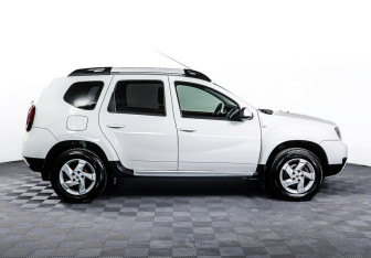 Подержанный автомобиль Renault Duster 2015 года (4 фото)