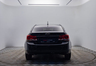Подержанный автомобиль Chevrolet Cruze Sedan 2009 года (6 фото)
