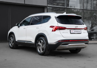 Подержанный автомобиль Hyundai Santa Fe 2022 года (6 фото)