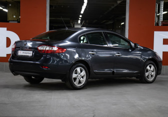 Подержанный автомобиль Renault Fluence 2010 года (5 фото)