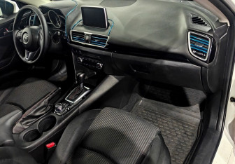 Подержанный автомобиль Mazda 3 Sedan 2014 года (11 фото)