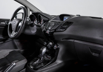Подержанный автомобиль Ford Fiesta Hatchback 2015 года (9 фото)