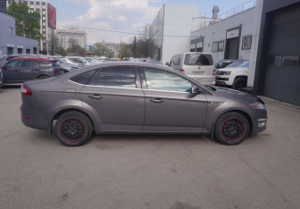 Подержанный автомобиль Ford Mondeo Sedan 2011 года (4 фото)