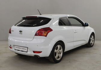 Подержанный автомобиль Kia Ceed Hatchback 2011 года (5 фото)