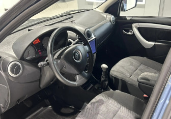 Подержанный автомобиль Renault Logan Sedan 2013 года (8 фото)