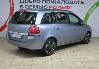 Подержанный автомобиль Opel Zafira Compactvan 2006 года (3 фото)