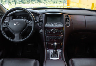 Подержанный автомобиль Infiniti QX50 2016 года (10 фото)
