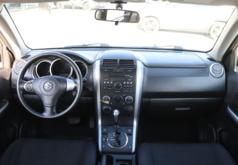 Подержанный автомобиль Suzuki Grand Vitara 2011 года (12 фото)