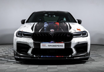 Подержанный автомобиль BMW M5 Sedan 2022 года (2 фото)
