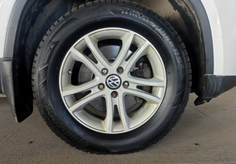 Подержанный автомобиль Volkswagen Tiguan 2009 года (14 фото)