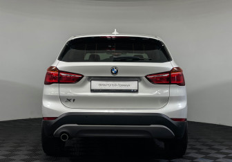 Подержанный автомобиль BMW X1 2018 года (4 фото)