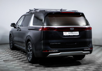 Подержанный автомобиль Kia Carnival 2020 года (7 фото)