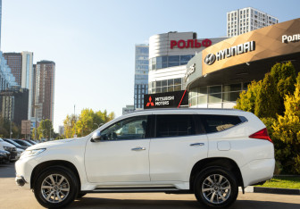 Подержанный автомобиль Mitsubishi Pajero Sport 2018 года (6 фото)