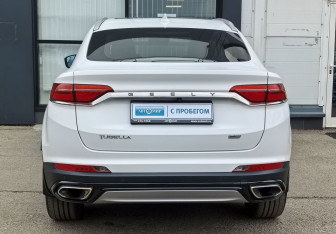 Подержанный автомобиль Geely Tugella 2021 года (6 фото)