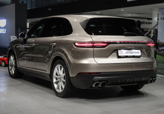 Подержанный автомобиль Porsche Cayenne 2018 года (6 фото)