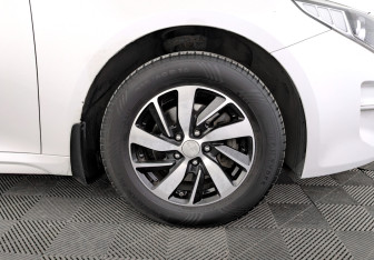 Подержанный автомобиль Kia Optima Sedan 2017 года (18 фото)