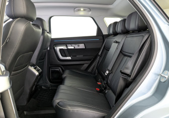 Подержанный автомобиль Jaecoo J7 2024 года (11 фото)