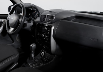 Подержанный автомобиль Nissan Terrano 2017 года (9 фото)