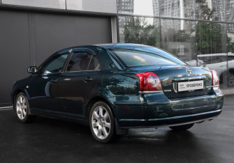 Подержанный автомобиль Toyota Avensis Sedan 2004 года (7 фото)