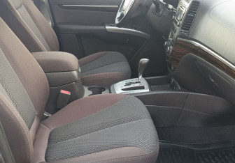 Подержанный автомобиль Hyundai Santa Fe 2010 года (9 фото)