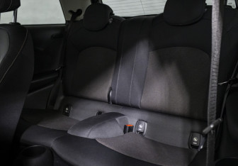 Подержанный автомобиль MINI Hatch 2018 года (10 фото)