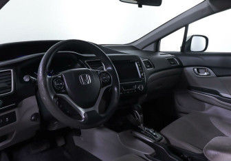 Подержанный автомобиль Honda Civic Sedan 2013 года (8 фото)