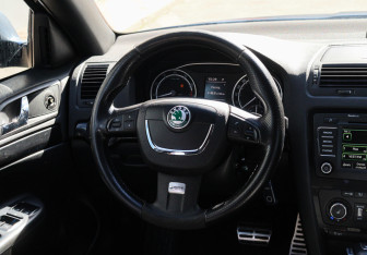 Подержанный автомобиль Skoda Octavia RS Liftback 2012 года (10 фото)